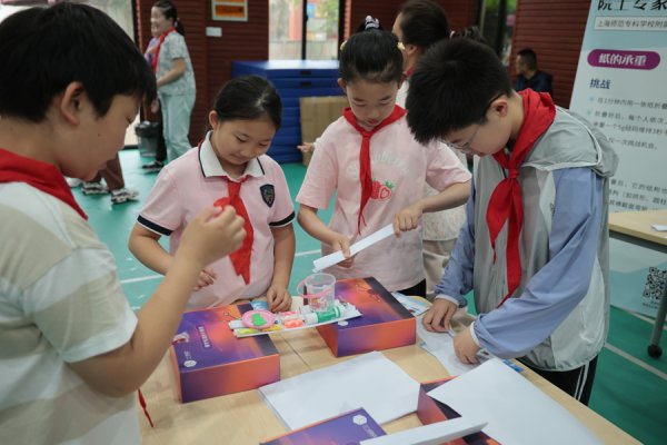 股票配资行业讨论 横跨6岁到80岁的科学狂欢——社区里有了“没有围墙的实验室”